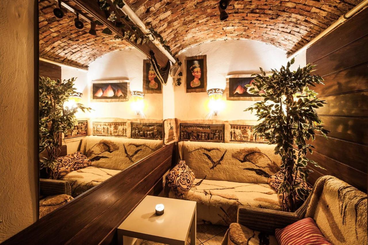 The Ultimate Party Pit 24 Pax Man Cave Edition *
